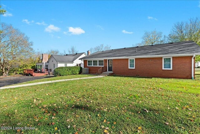 314 S Lincoln Blvd, Hodgenville, KY 42748 - ranch-style home featuring brick siding, a front yard, and entry steps