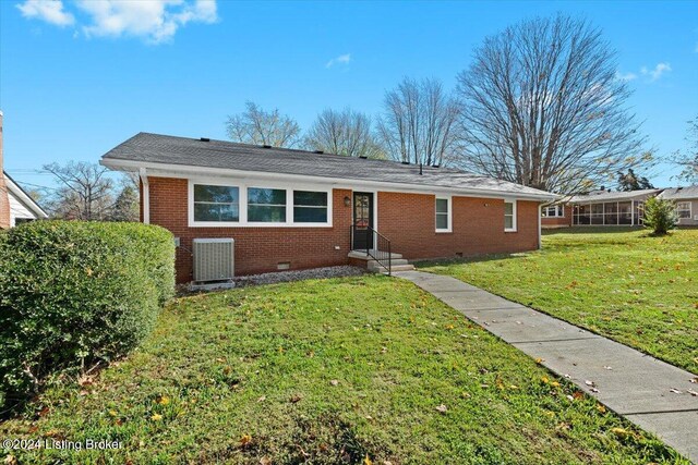 314 S Lincoln Blvd, Hodgenville, KY 42748 - single story home with cooling unit, brick siding, a front yard, crawl space, and a shingled roof