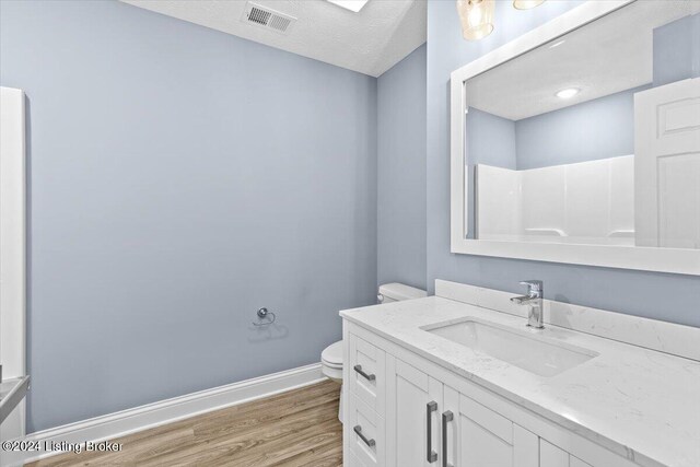 314 S Lincoln Blvd, Hodgenville, KY 42748 - full bath featuring toilet, wood finished floors, vanity, baseboards, and a textured ceiling