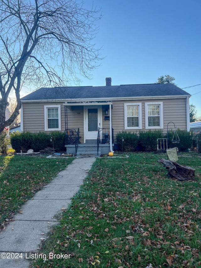 single story home with a front yard