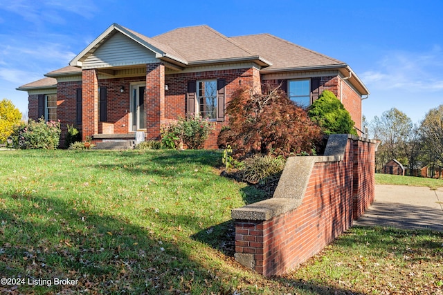 view of front of property with a front yard