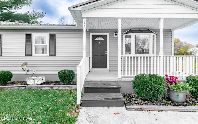 entrance to property featuring covered porch