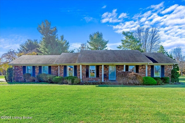 single story home featuring a front yard