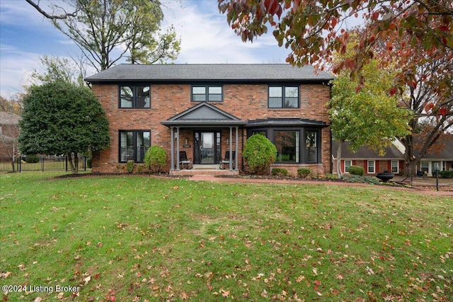 view of front of home featuring a front lawn