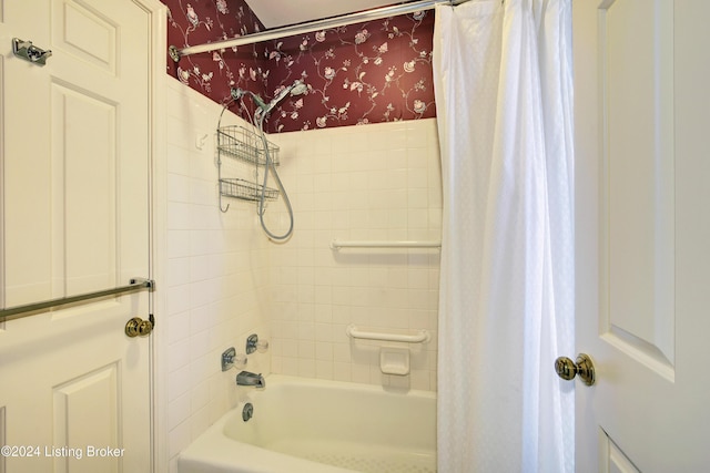 bathroom with shower / tub combo with curtain