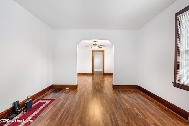 spare room with dark wood-type flooring and ceiling fan