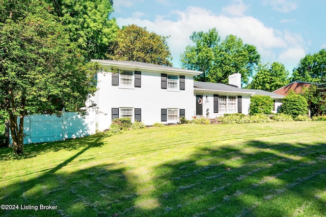 tri-level home with a front lawn