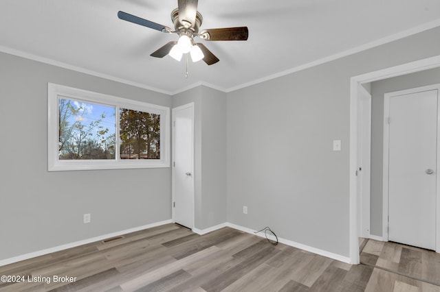 spare room featuring crown molding, light hardwood / wood-style flooring, and ceiling fan