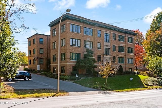 view of building exterior