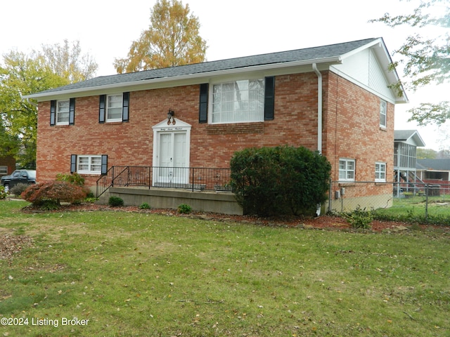 view of front of house with a front lawn