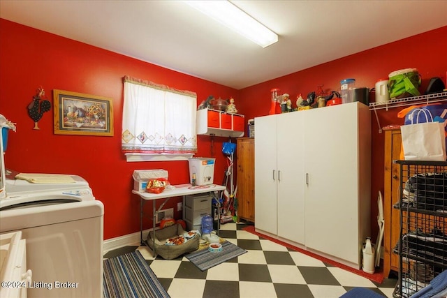 laundry room with independent washer and dryer