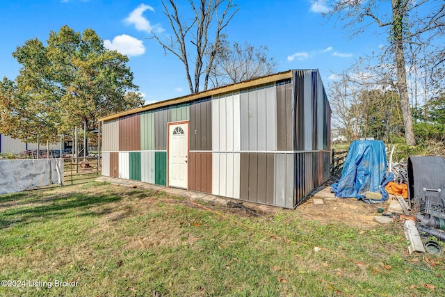 view of outdoor structure featuring a yard