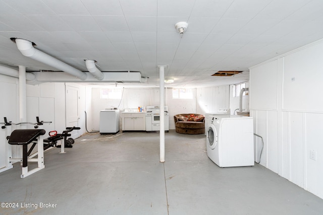 basement featuring washing machine and clothes dryer