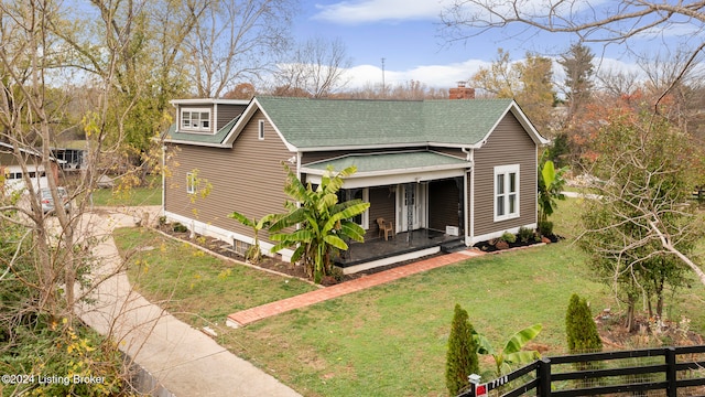 bungalow-style home featuring a front lawn and a porch