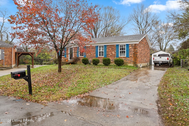 view of front of house with a front lawn