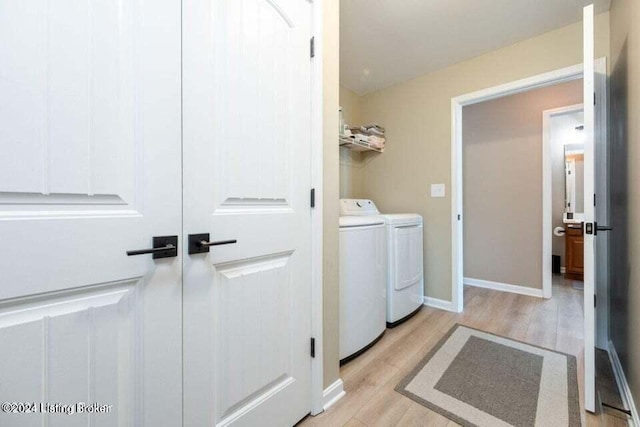 laundry room featuring light hardwood / wood-style floors and independent washer and dryer