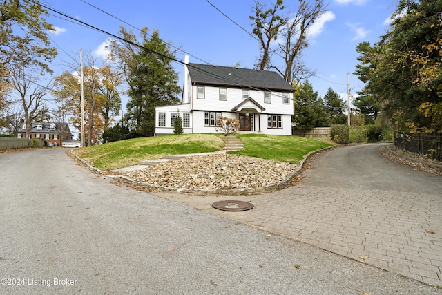 view of front of house with a front lawn