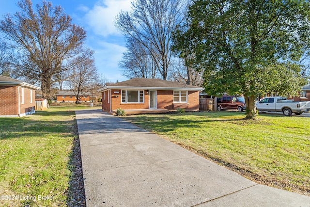 view of front of house featuring a front lawn