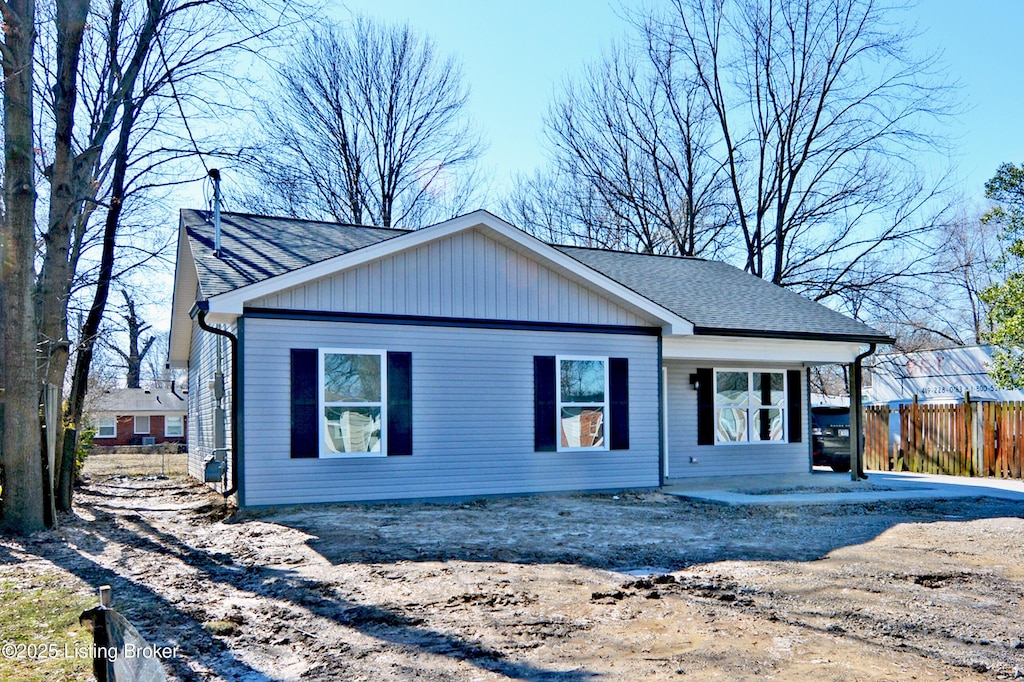 view of front of house