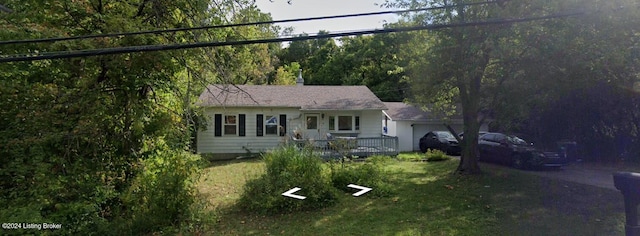 view of front facade featuring a deck and a front yard