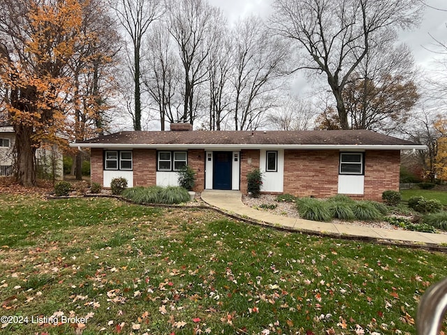 ranch-style house featuring a front yard