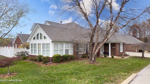 view of front of home featuring a front yard