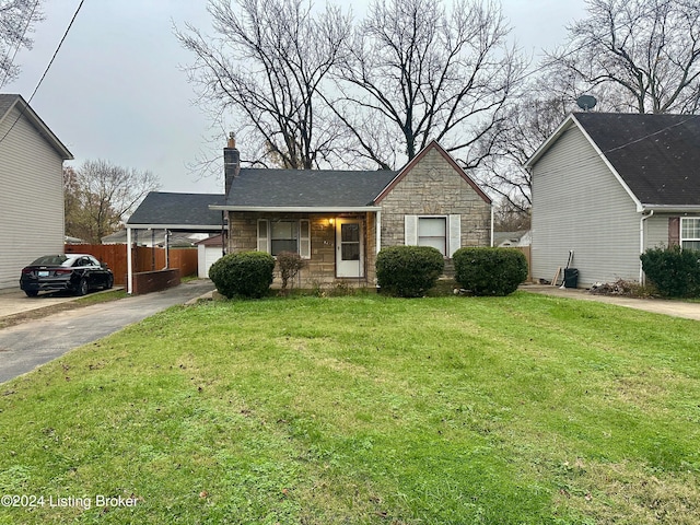 view of front of property featuring a carport and a front yard