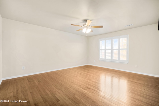 unfurnished room with wood-type flooring and ceiling fan