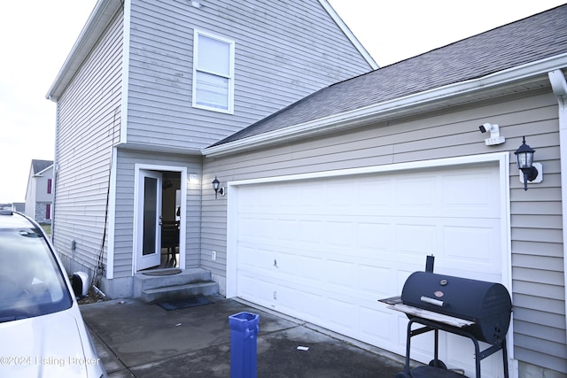 view of front facade featuring a garage