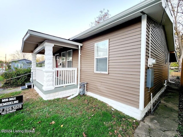 view of side of property featuring a porch