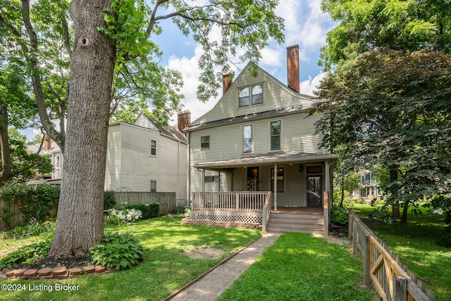 view of front facade with a front lawn and covered porch