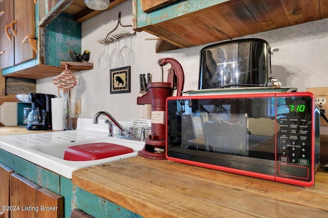 room details featuring sink