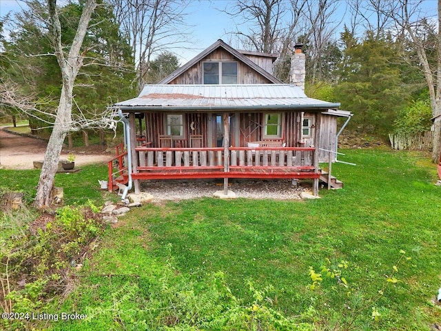 view of front of property with a front yard