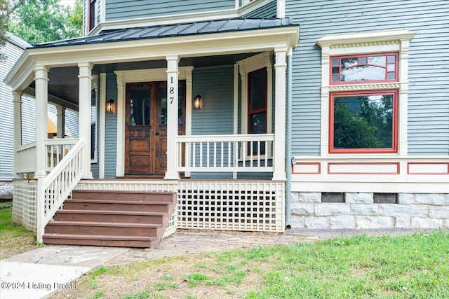 doorway to property with covered porch