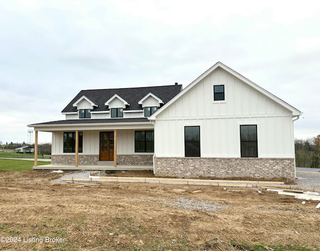 view of front facade featuring covered porch