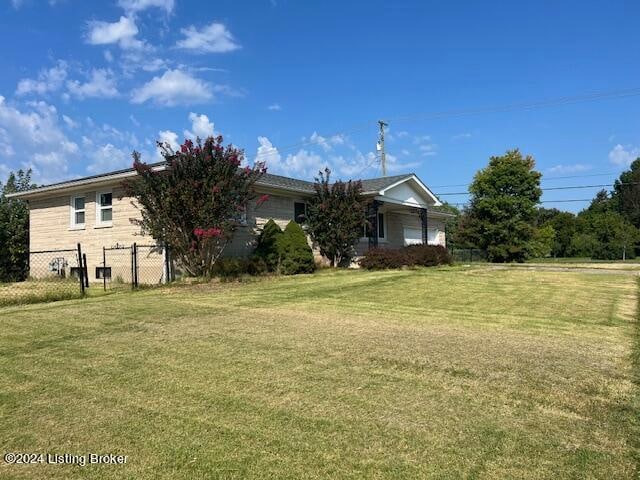 view of front of house with a front yard