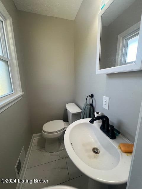 bathroom featuring toilet and sink