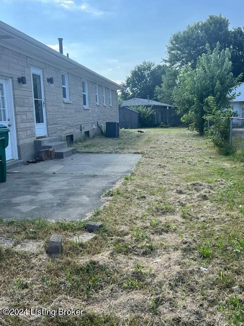 view of yard with a patio