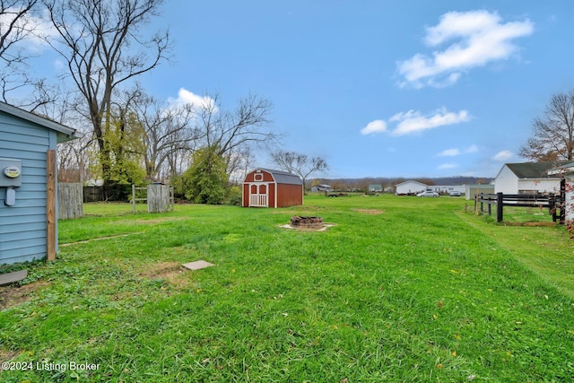 view of yard featuring a storage shed