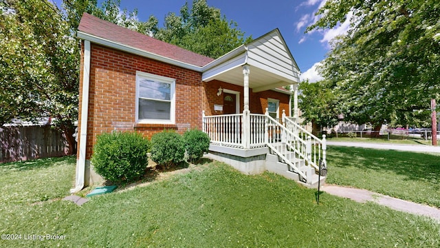 view of front of house with a front lawn and covered porch