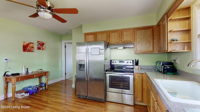 kitchen with ceiling fan, light hardwood / wood-style floors, sink, and stainless steel appliances