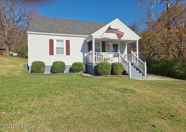 bungalow featuring a porch and a front lawn