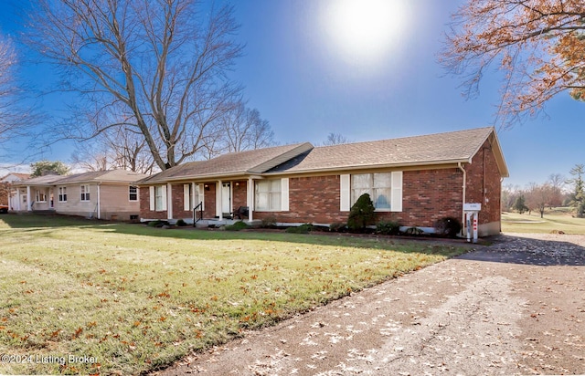 ranch-style house featuring a front lawn