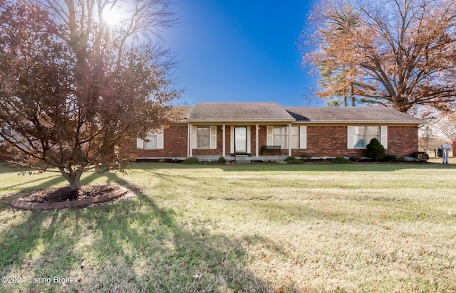 ranch-style home featuring a front lawn