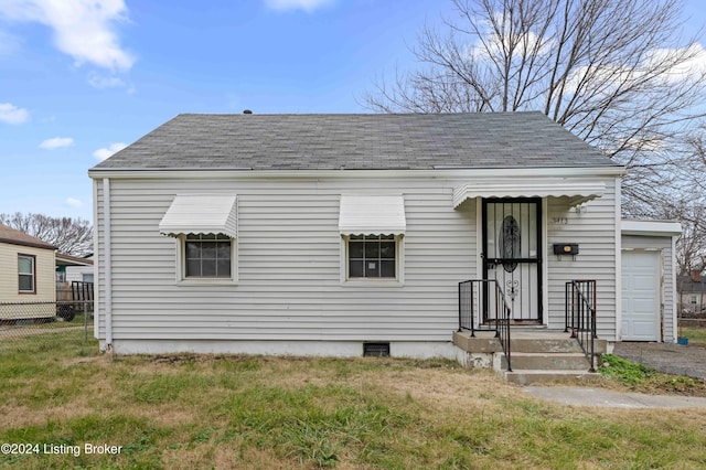 view of front of house with a front lawn