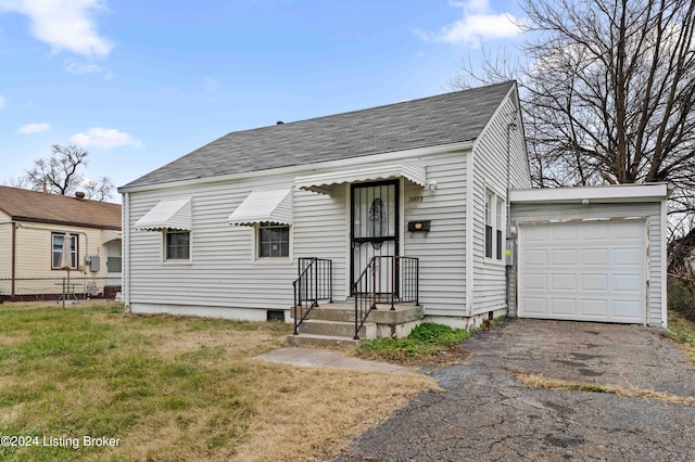 view of front facade featuring a garage and a front lawn