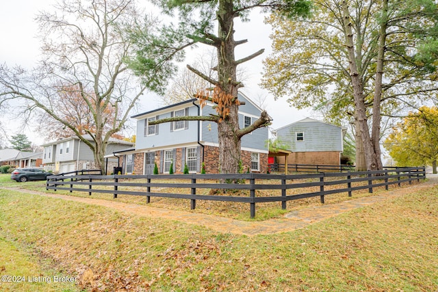 view of front of home featuring a front yard