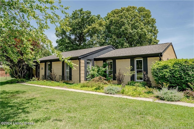 ranch-style home with a front lawn