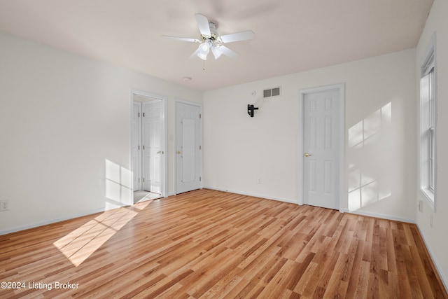 unfurnished room with light wood-type flooring and ceiling fan