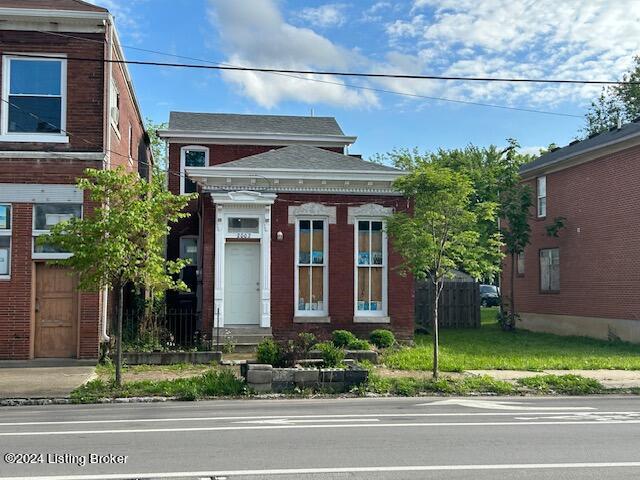 view of front of house